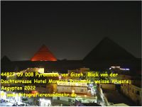 44827 09 008 Pyramiden von Gizeh, Blick von der Dachterrasse Hotel Mamlouk Pyramids, weisse Wueste, Aegypten 2022.jpg